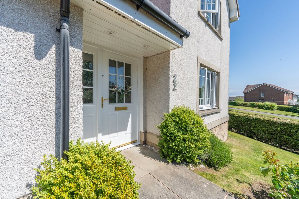 Property photo 3 of 36