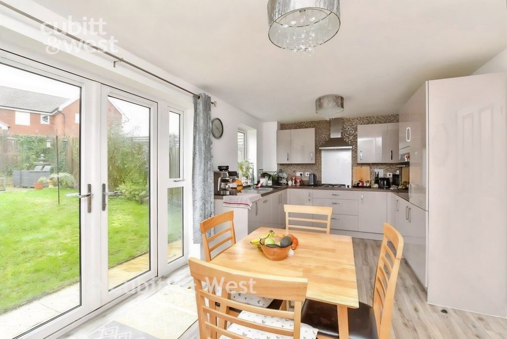 Property photo 3 of 13 Kitchen/Diner