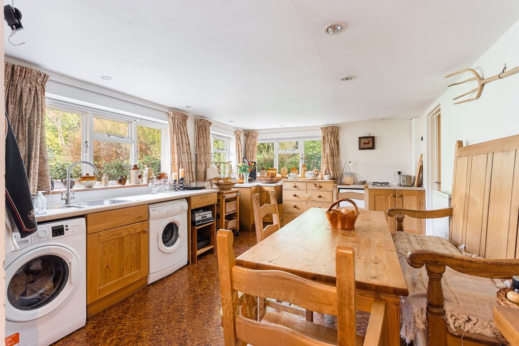 Property photo 3 of 28