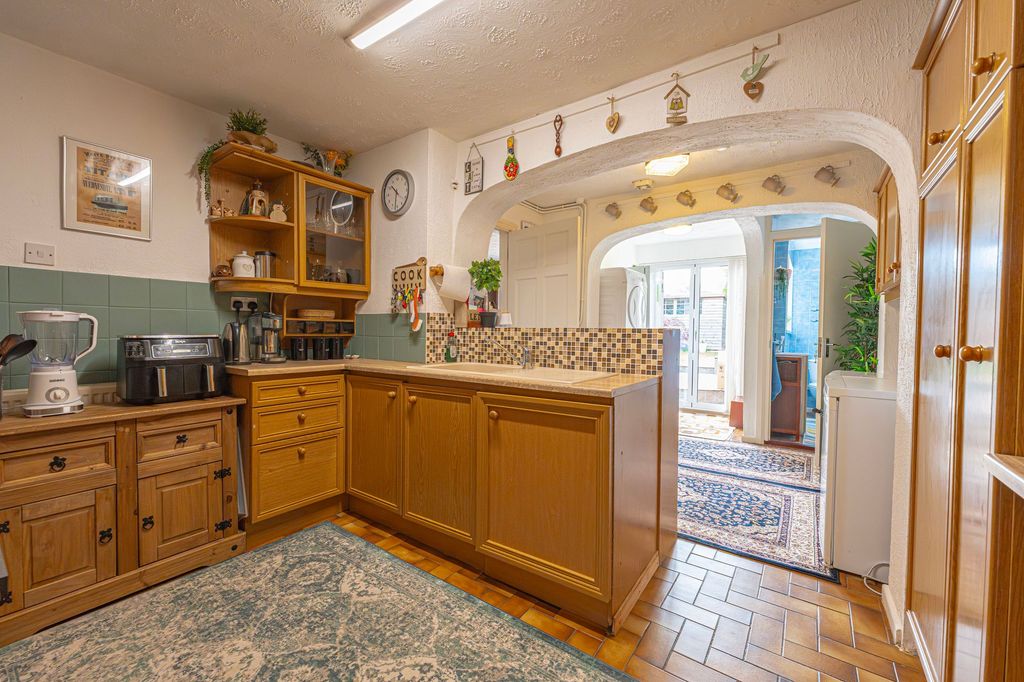 Property photo 2 of 35