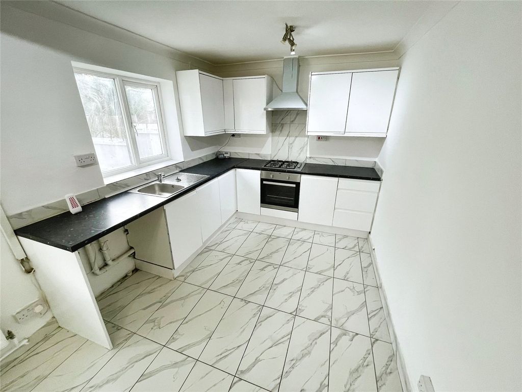 Property photo 3 of 10 Dining Kitchen