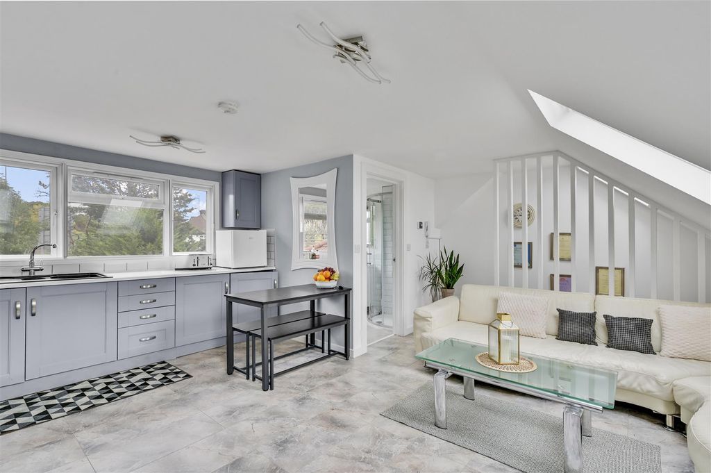 Property photo 3 of 10 Daniels_11, Barford Close London, Nw4 _005.Jpg