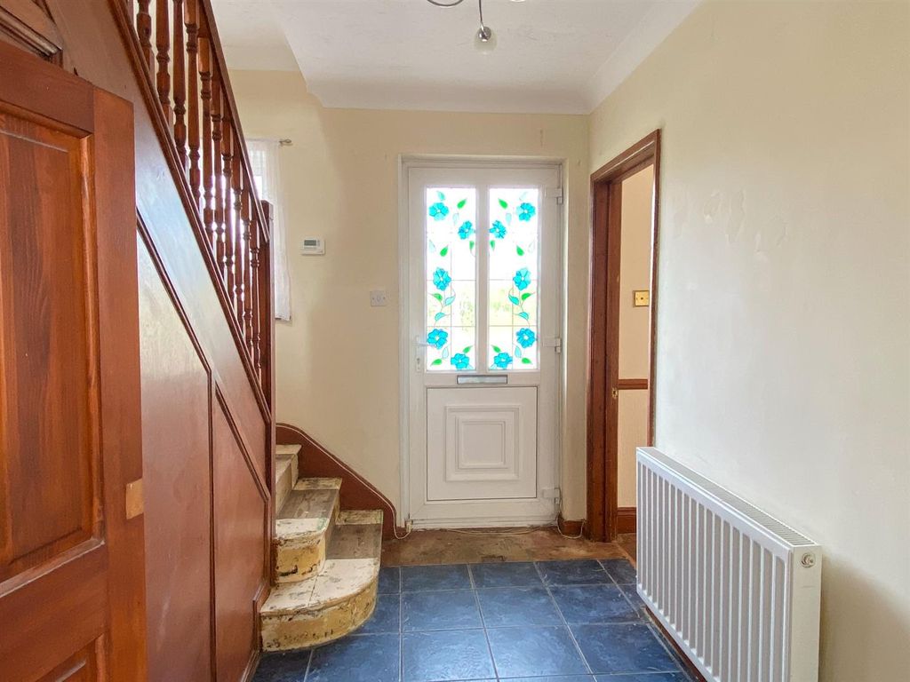 Property photo 3 of 15 Entrance Hall.Jpg