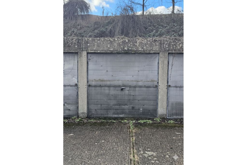 Property photo 3 of 18 Garage En Bloc