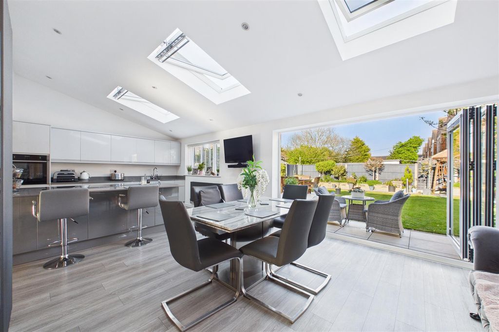 Property photo 2 of 21 Kitchen Dining Area