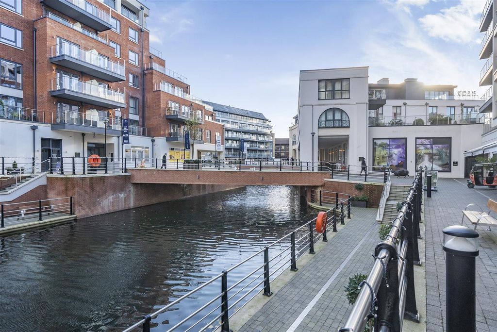 Property photo 1 of 12 Waterside Quarter