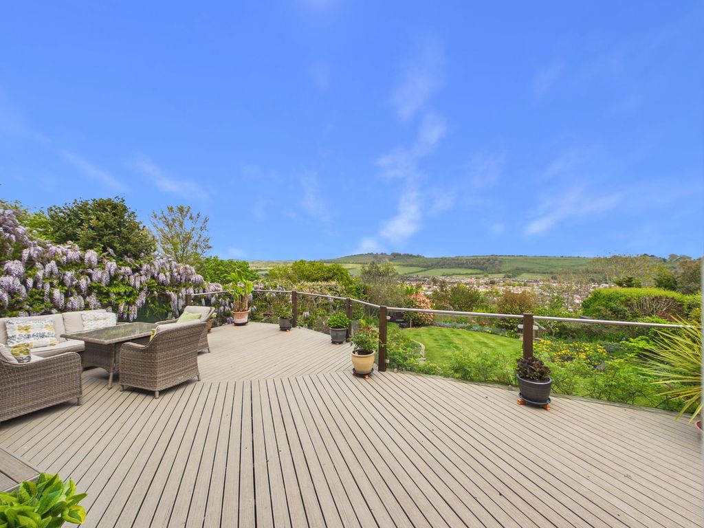 Property photo 2 of 31