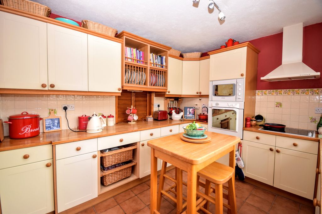 Property photo 2 of 21