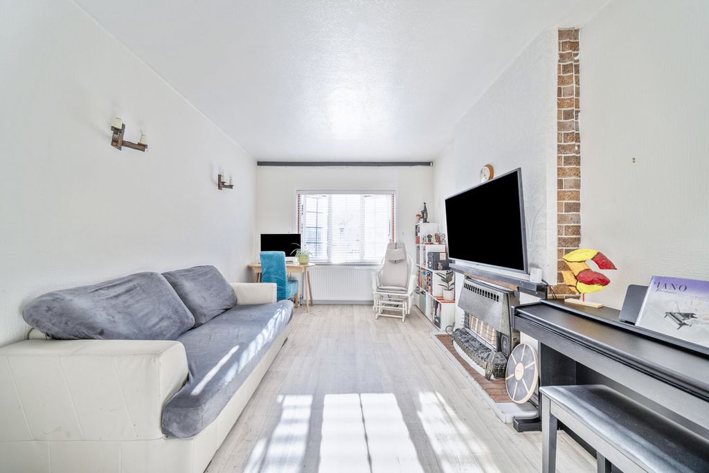 Property photo 2 of 20 1357727-10-68d189...