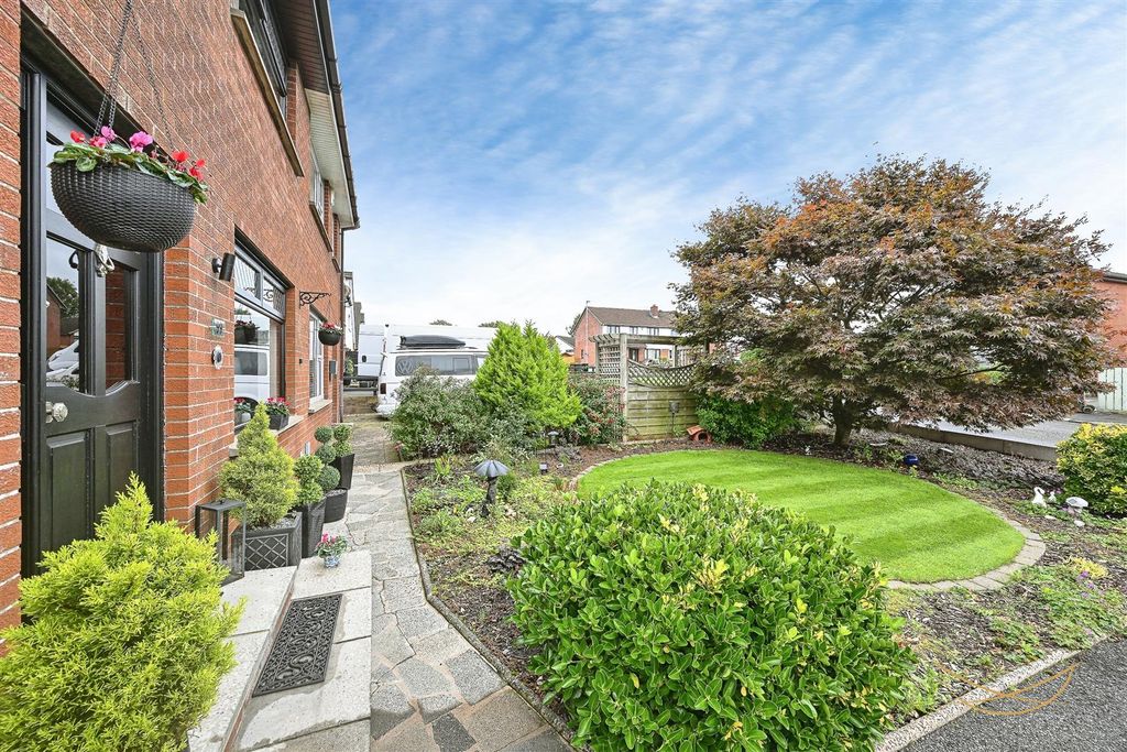 Property photo 3 of 33 Dhp-4.Jpg