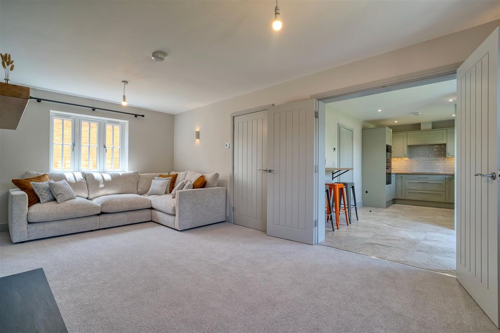 Property photo 3 of 11 Sitting Room