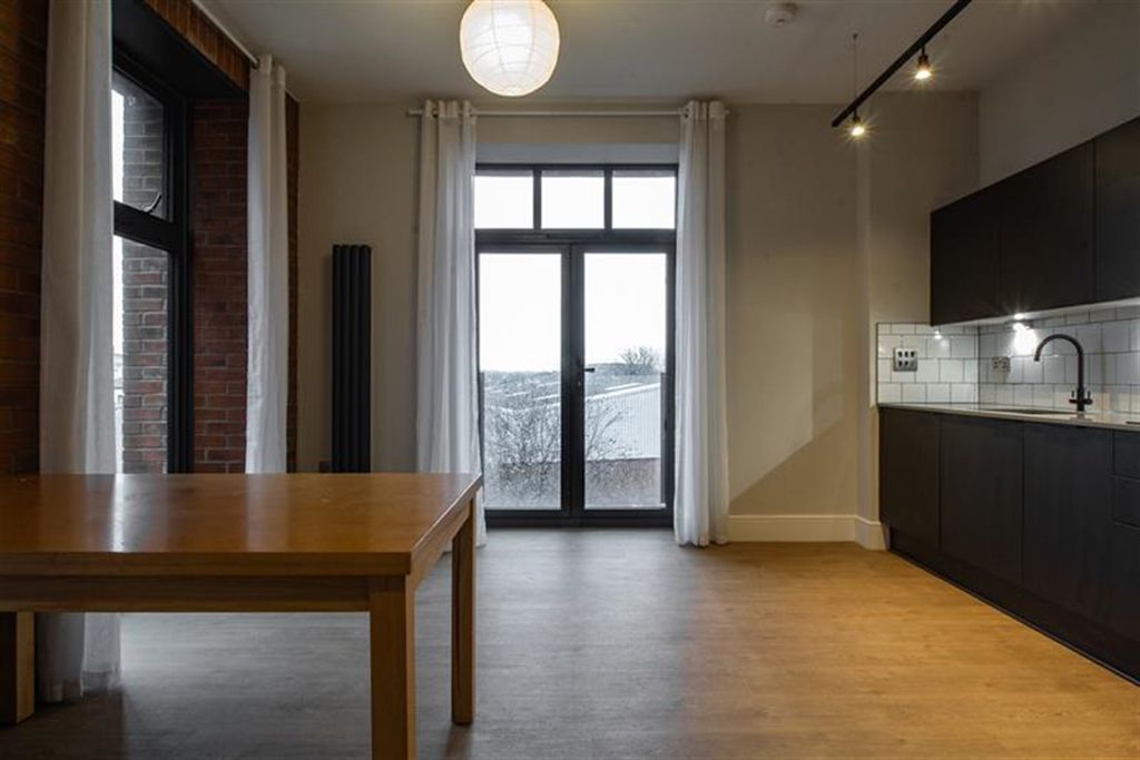 Property photo 3 of 38 Lounge / Kitchen