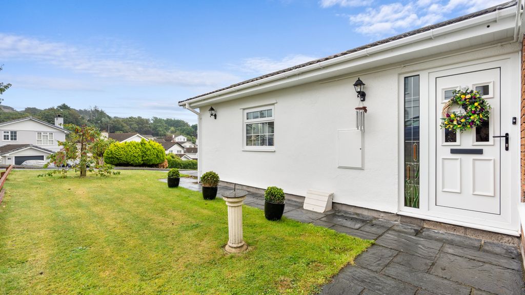 Property photo 2 of 28
