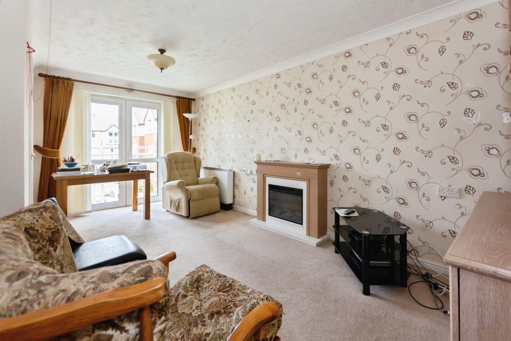 Property photo 2 of 17