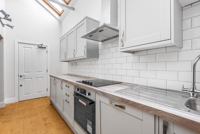 Property photo 2 of 10 Kitchen
