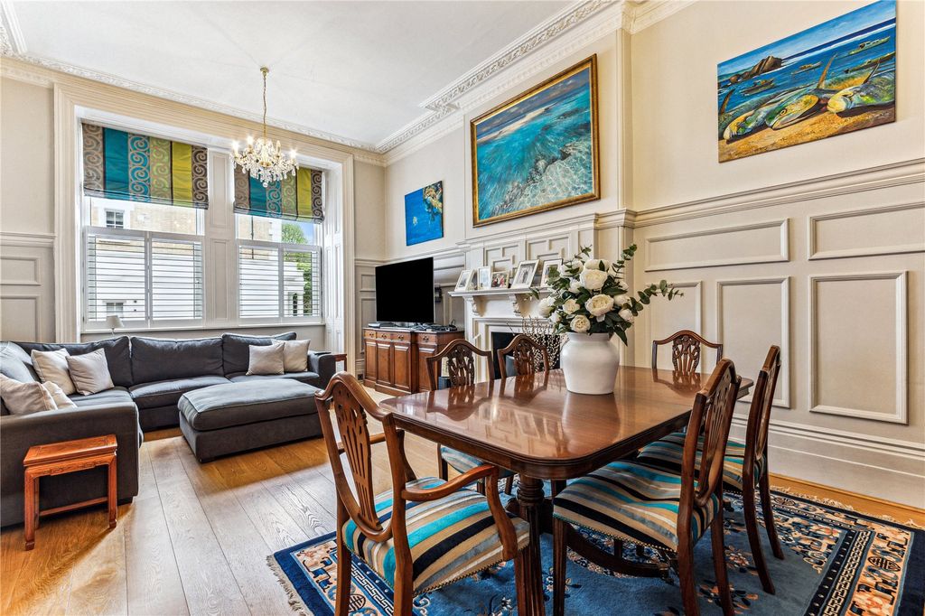 Property photo 3 of 17 Dining Area