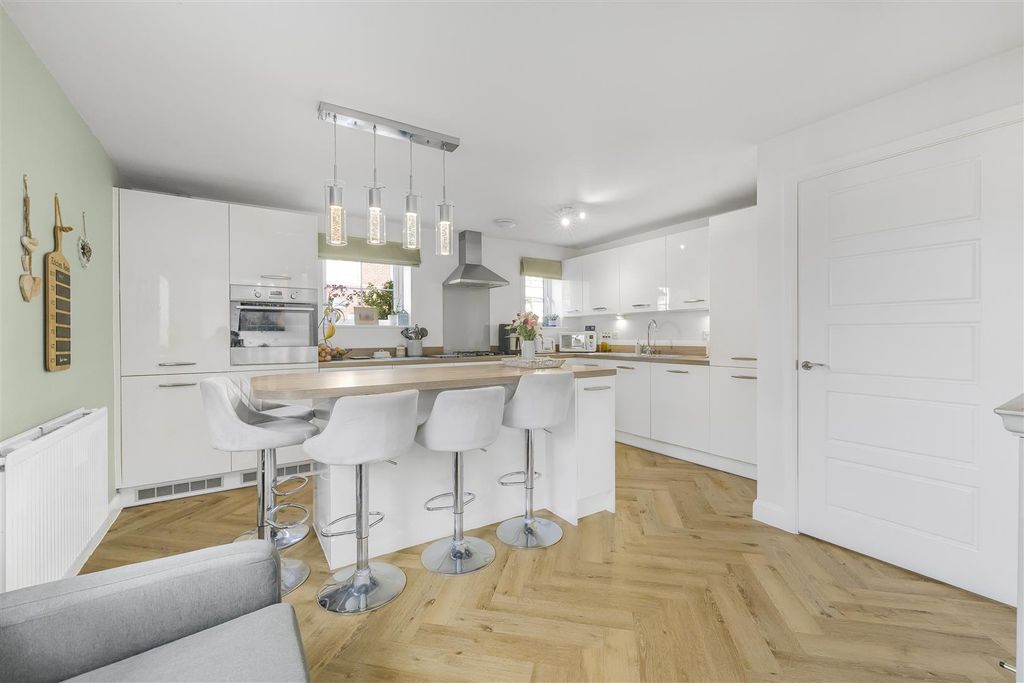 Property photo 2 of 21