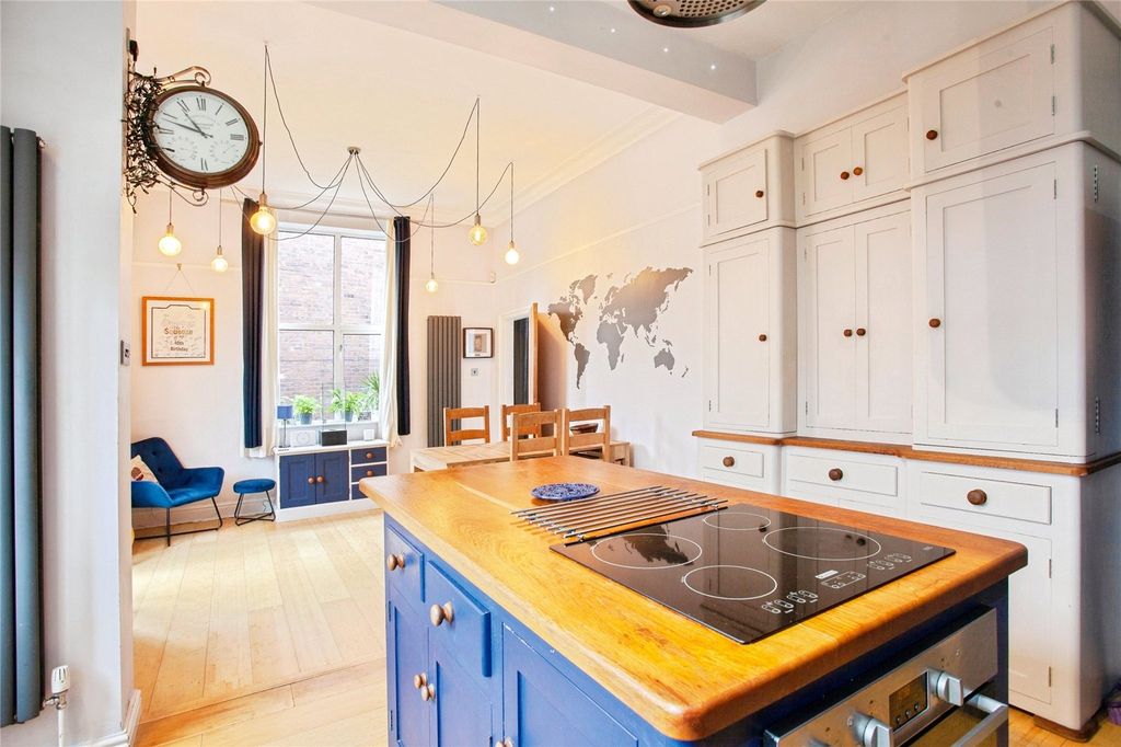 Property photo 2 of 25 Picture No. 21