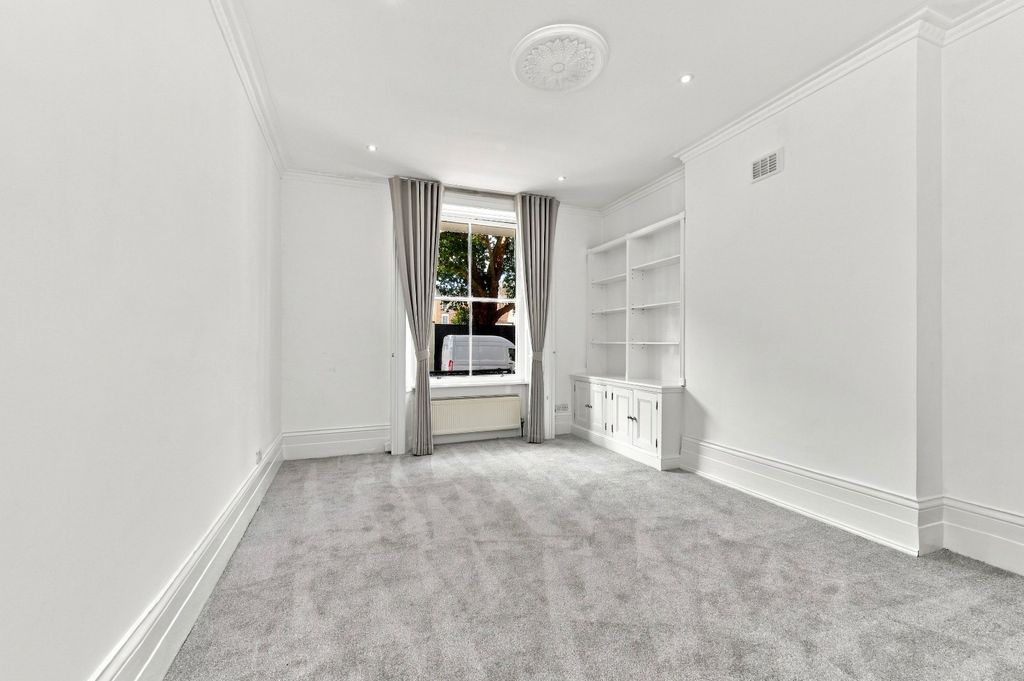 Property photo 2 of 13 Picture No. 23
