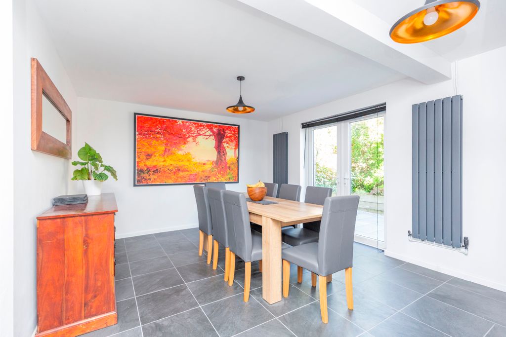 Property photo 3 of 28