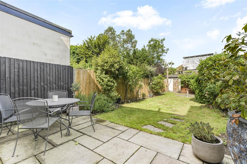 Property photo 3 of 12 Garden