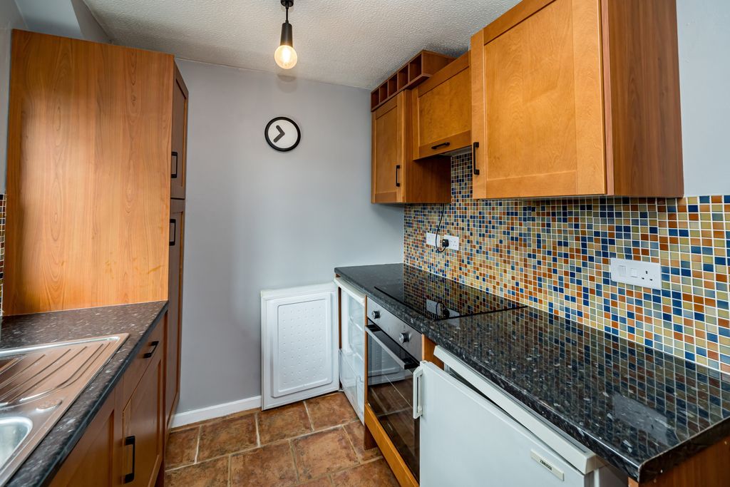 Property photo 3 of 16 33 Kaybridge Close-15.Jpg