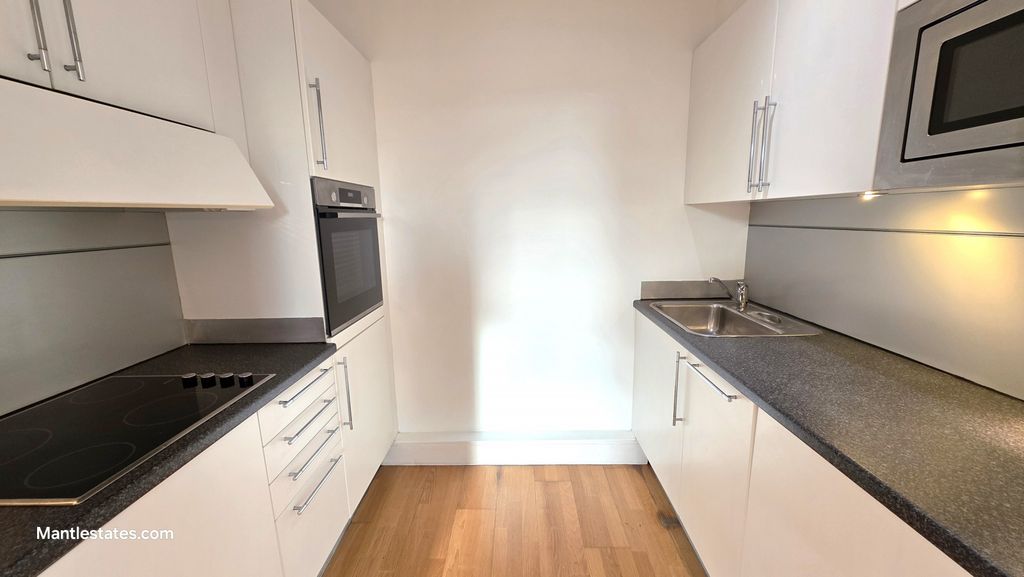 Property photo 3 of 17 Kitchen