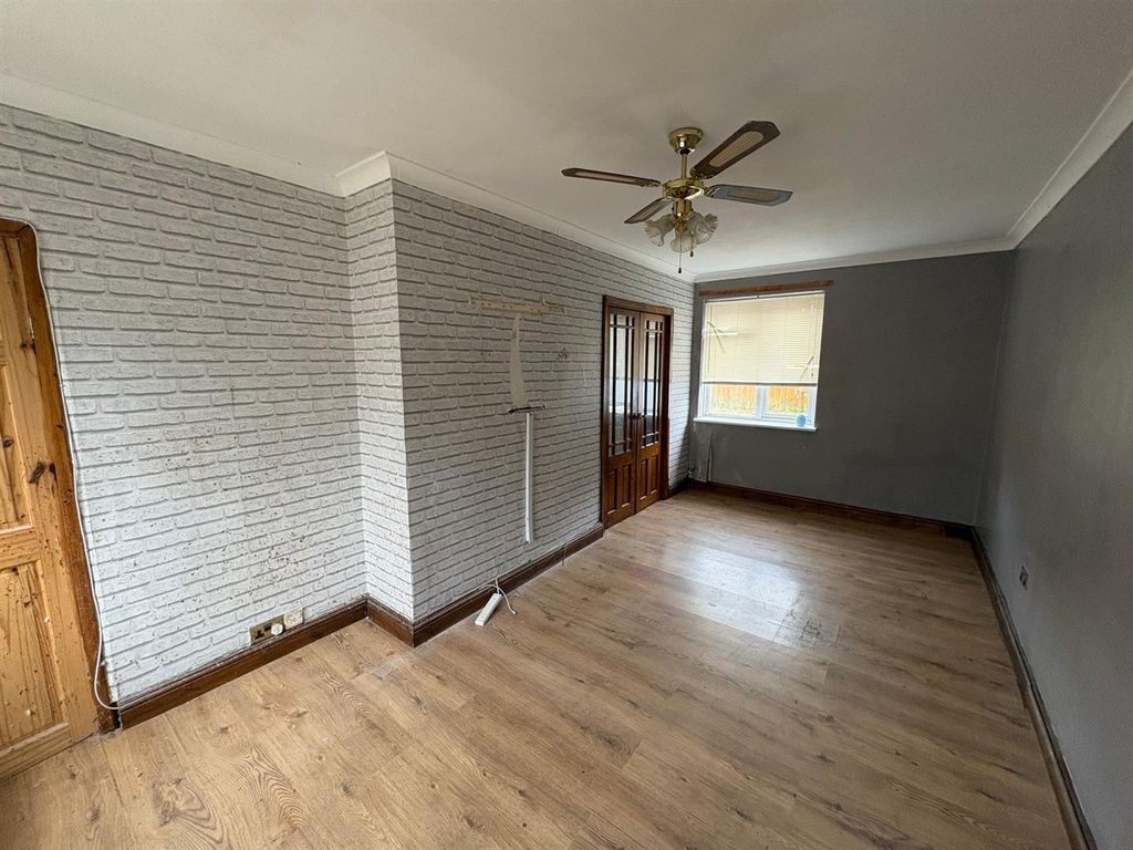 Property photo 2 of 11 Lounge