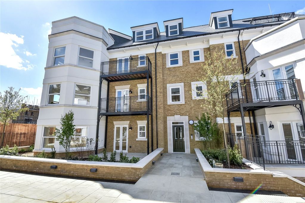 Property photo 1 of 8 External