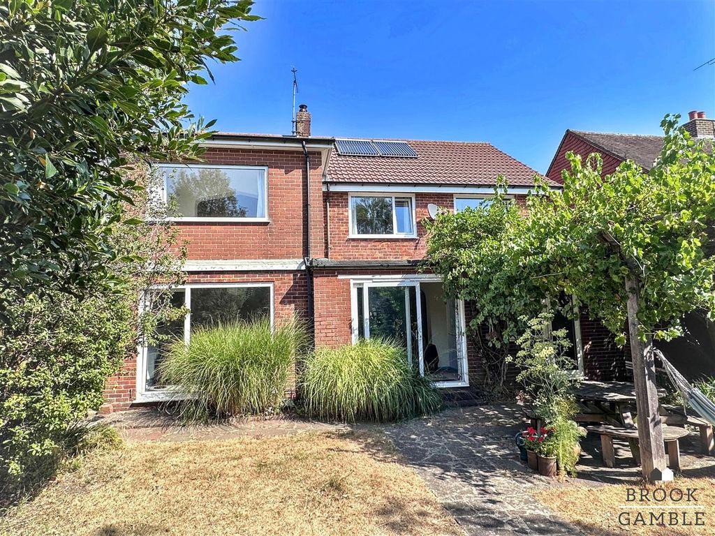 Property photo 2 of 42 01323 438506