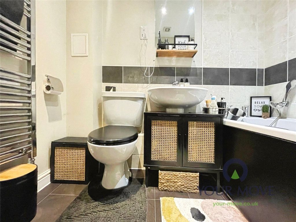 Property photo 3 of 8 Picture No. 14