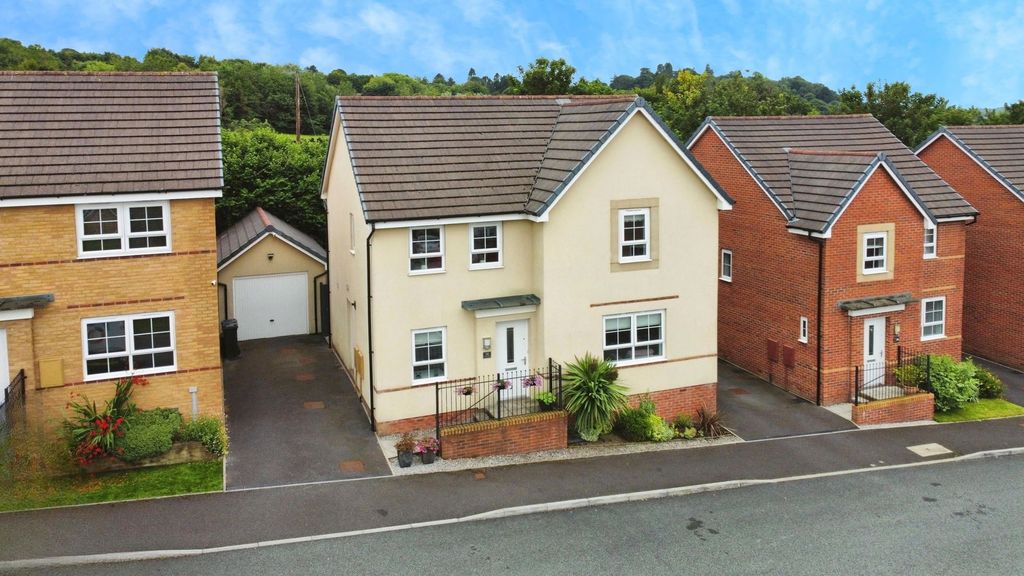 Property photo 1 of 30