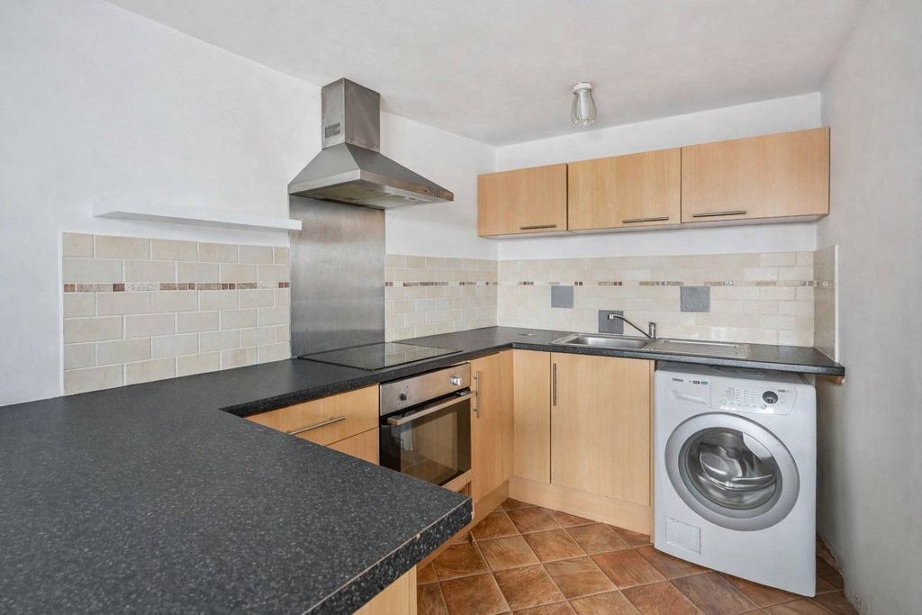 Property photo 3 of 5