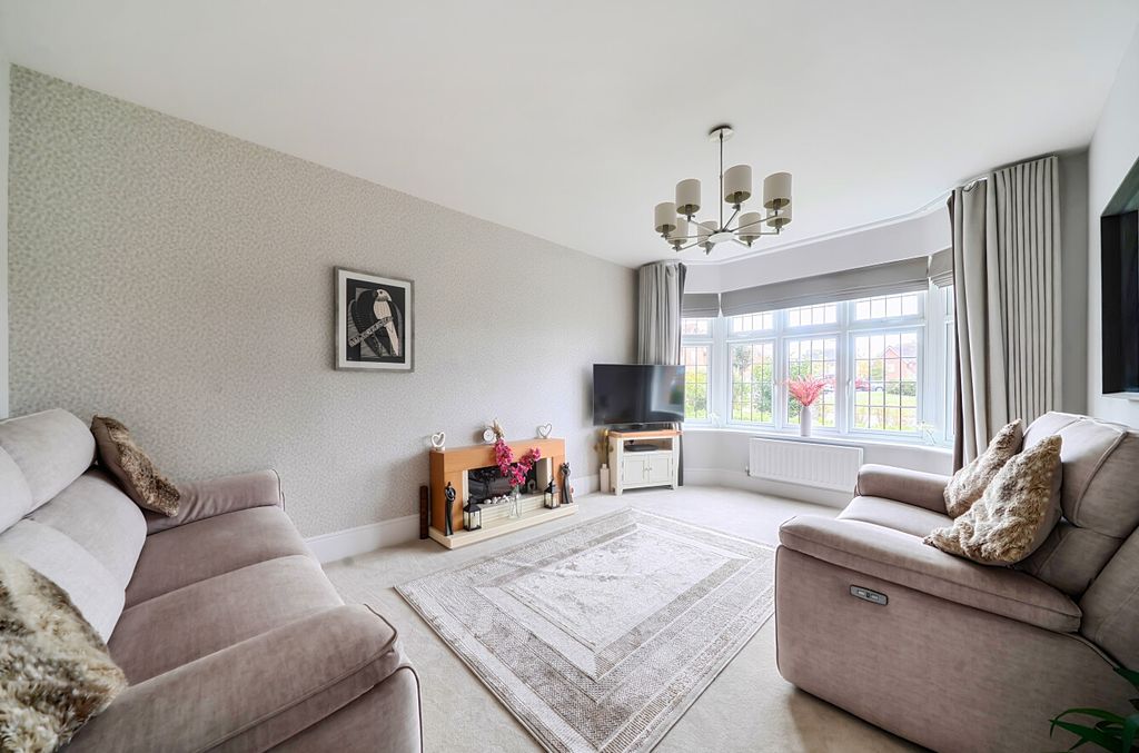 Property photo 3 of 19 152985318