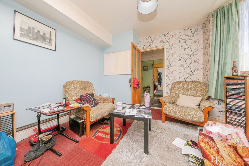 Property photo 2 of 17 Photo