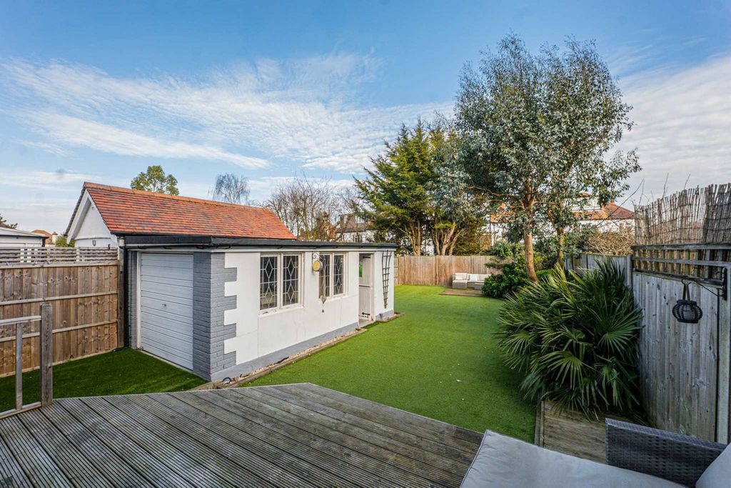 Property photo 3 of 33
