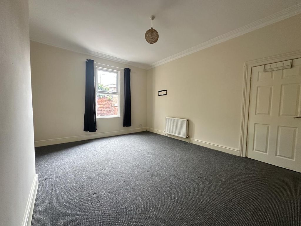 Property photo 3 of 6 Bedroom