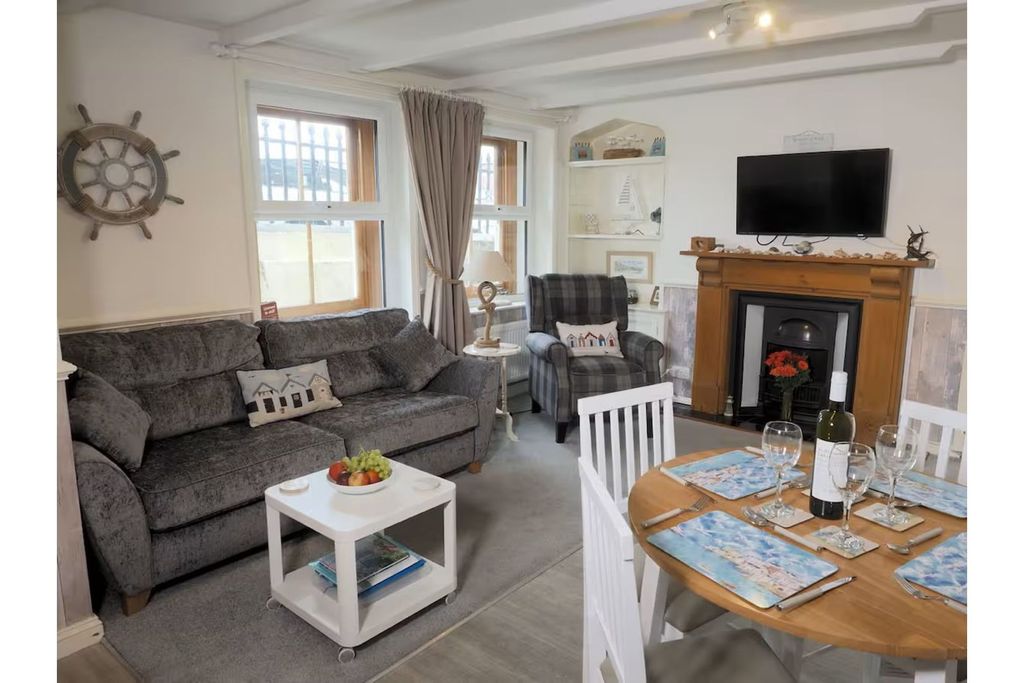 Property photo 1 of 11
