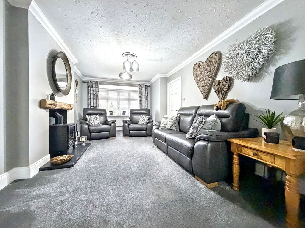 Property photo 2 of 33