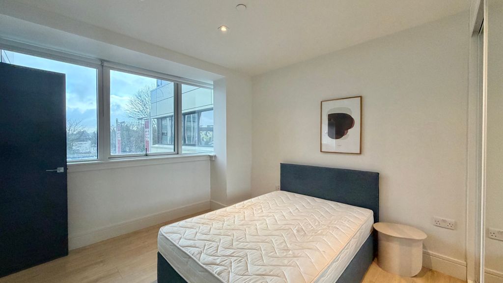 Property photo 3 of 18 Bedroom