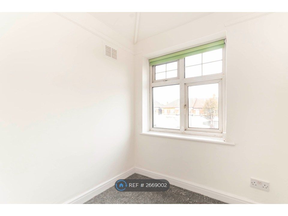 Property photo 2 of 4 Bed