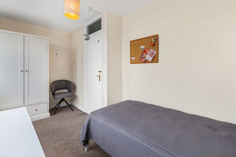Property photo 3 of 11 302531