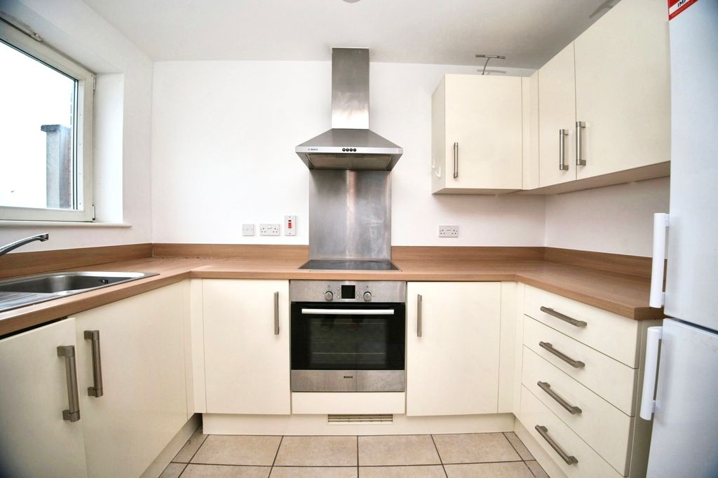 Property photo 3 of 6 Kitchen