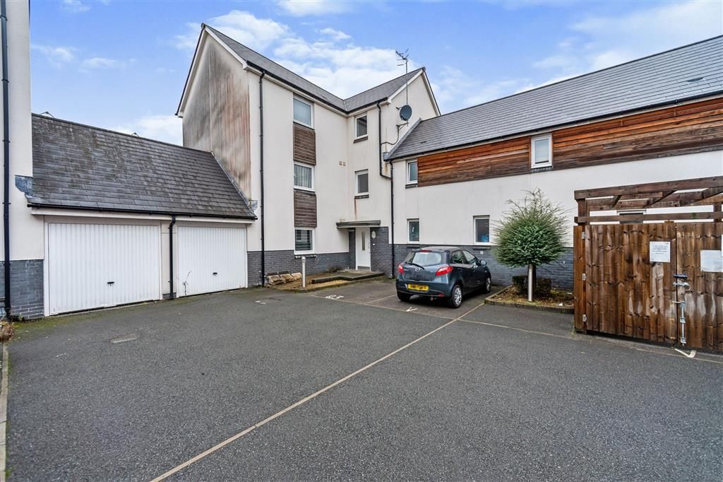 Property photo 3 of 18 Balcony