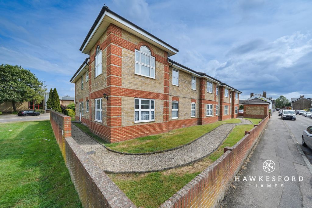 Property photo 1 of 13 The Turrets, Sittingbourne - Front