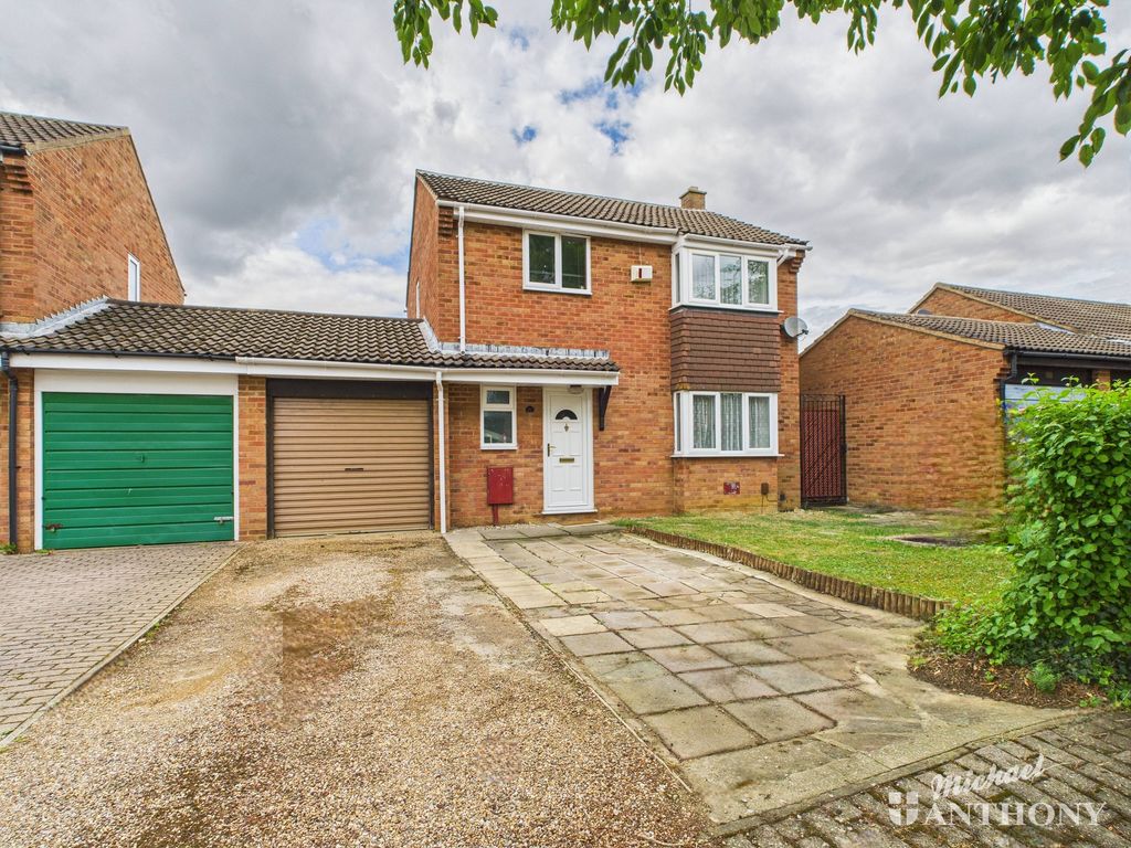 Property photo 1 of 13 Cam02773G0-Pr0332-Still001