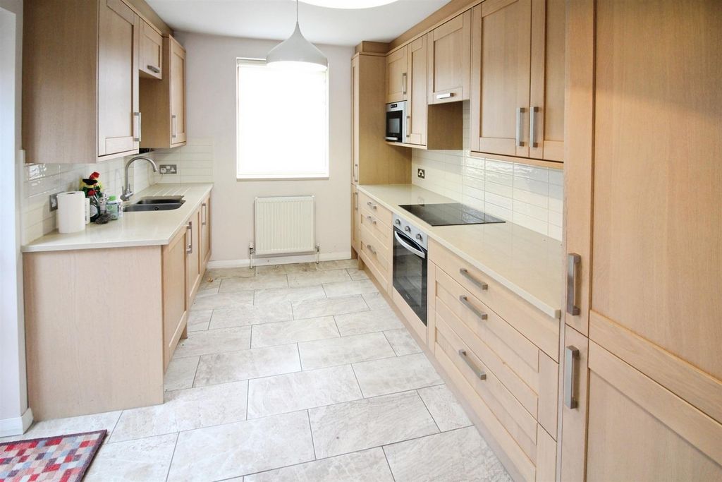 Property photo 2 of 12 Kitchen