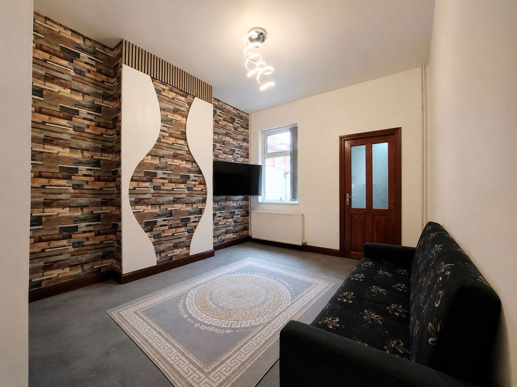 Property photo 3 of 9 Lounge