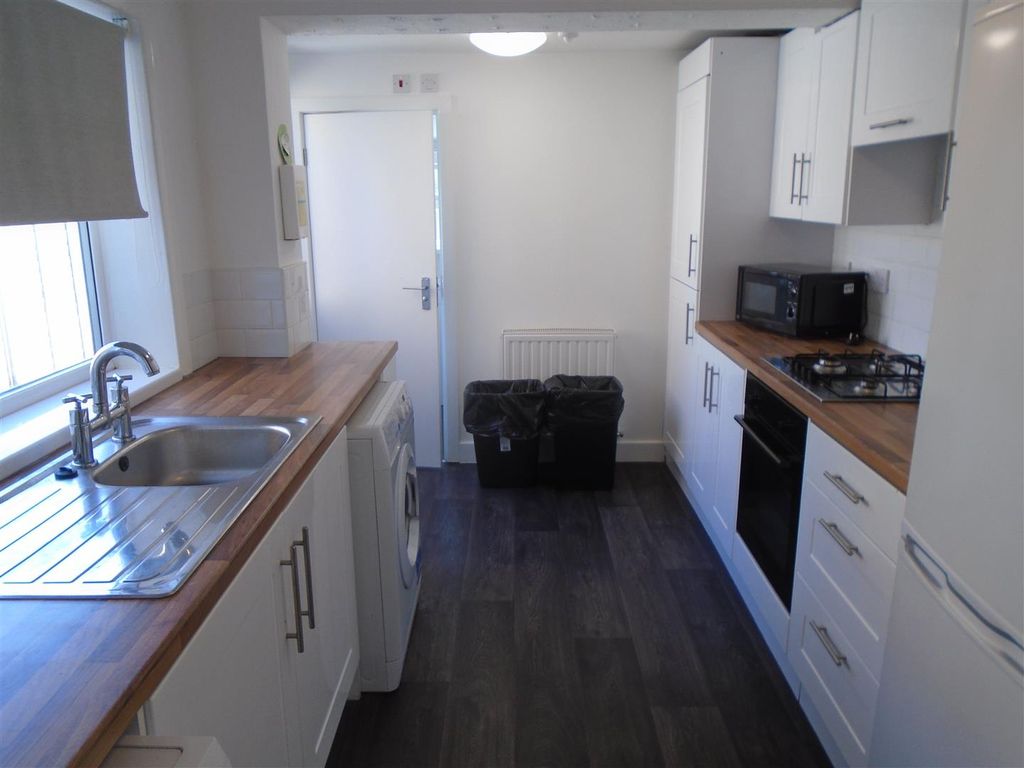 Property photo 2 of 4 Kitchen (2).Jpg