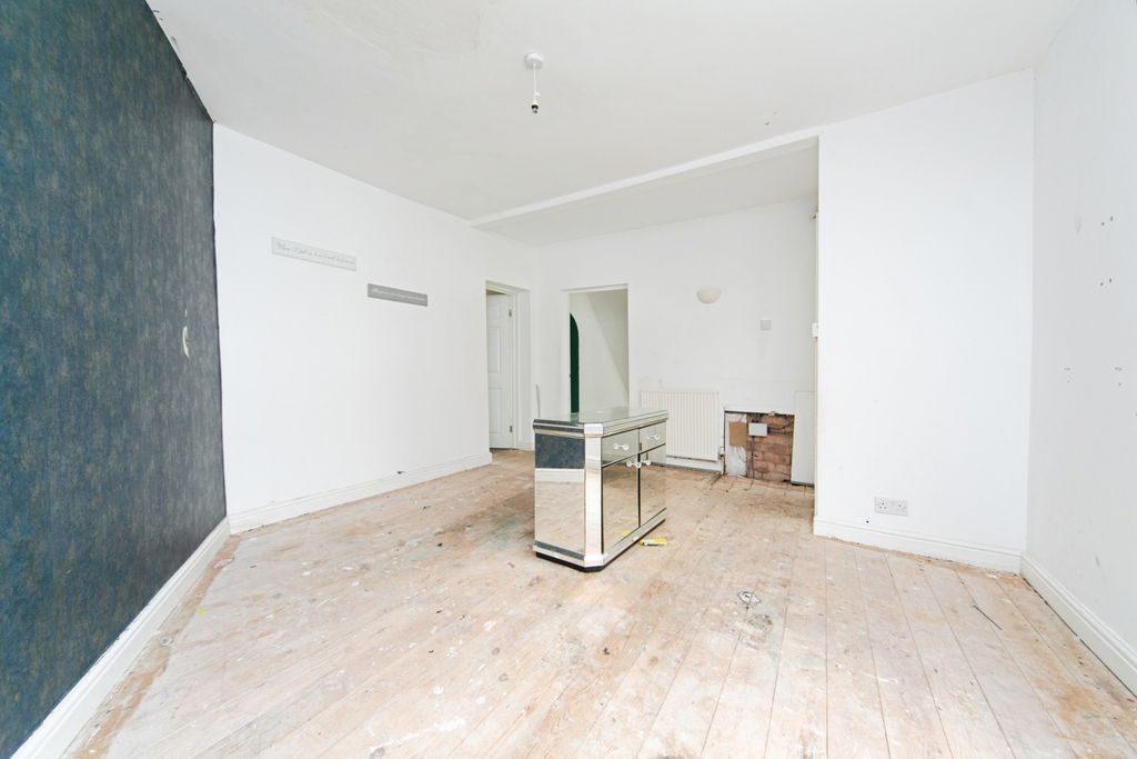 Property photo 3 of 17 Photo